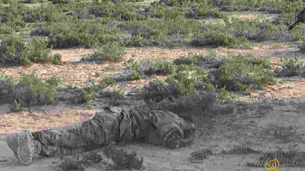 Somalian Soldiers Do What They Do Best. Run And Die