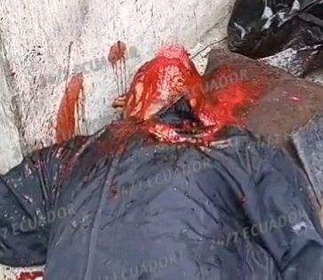 [LAST GASPS OF AIR]Young man executed by sicario in Guayaquil 