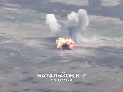 Russian car hits a mine. The crew went to hell.