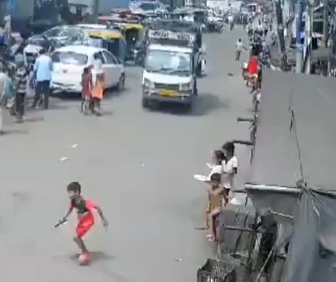 5-Year-Old Goes Playing In Traffic 