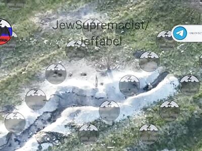 Ukrainian man ran away from the drone(wrong dirección)