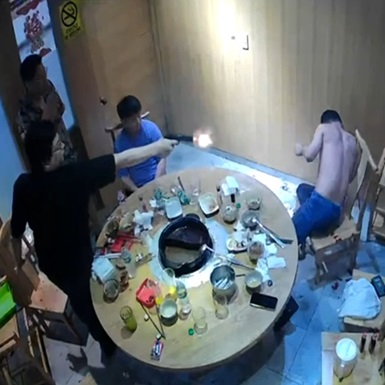 Quarrel Between Two Men in a Restaurant Leads to Death.