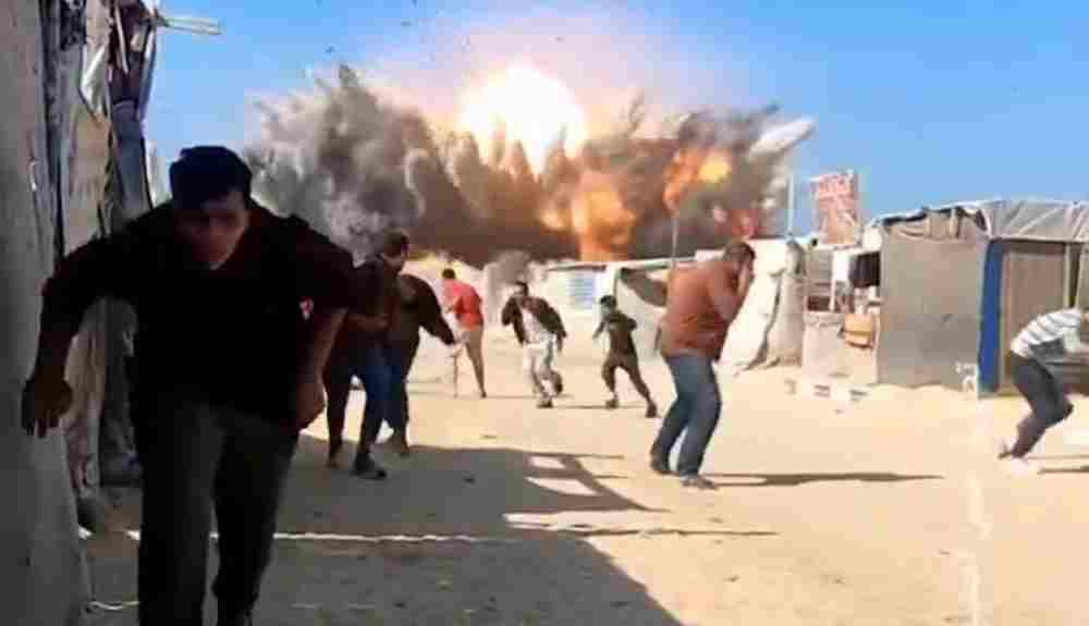 ¡War Crime! Israel attacks a refugee camp. 