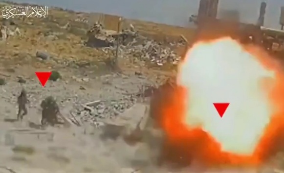 Qassami fighters blowing up Israeli soldiers in gaza 