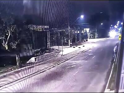 A Pagode Singer who is riding his motorcycle is run over and killed 