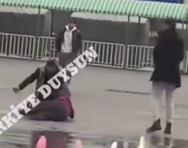 [NEW ANGLE]ALunatic Turkish man stab his friend in front of police 