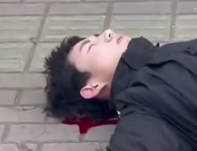 [ACTION+AFTERMATH]Student fatally fall on the back of his head during fight 