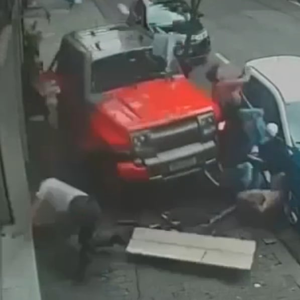 One Killed , Four Others Injured When Woman Driver Loses Control In São Paulo​