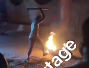 Thief captured and burned by angry crowds 