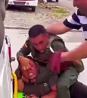 Cop Struggles to Arrest Suspect