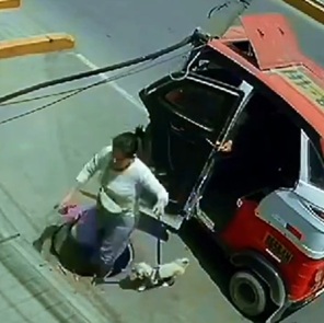Woman Falls Into Drainage Well While Getting Off a Mototaxi in Peru