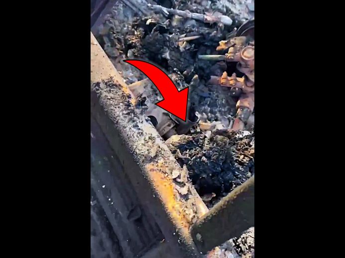 (It seems a REUPLOAD. Let's ditch this work of art.)