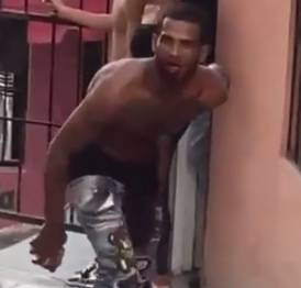 The Walking Dead - Man Stabbed In Chest