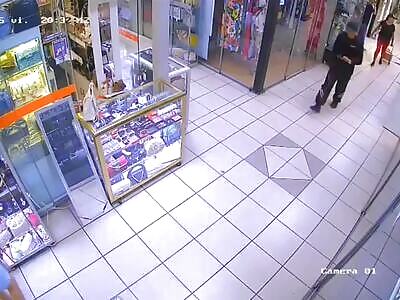 Man shot dead at shopping center in Trujillo, Peru