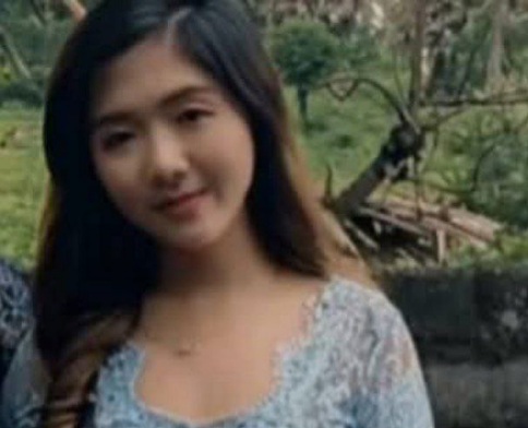 Female Motorcyclist lost Control.