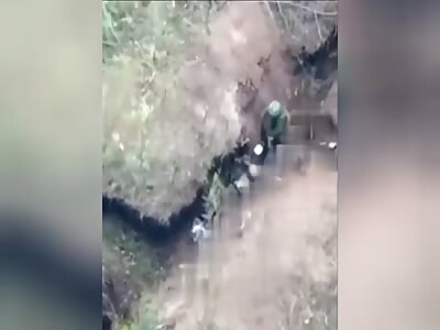 Ukrainian soldier beat a Russian invader to death.
