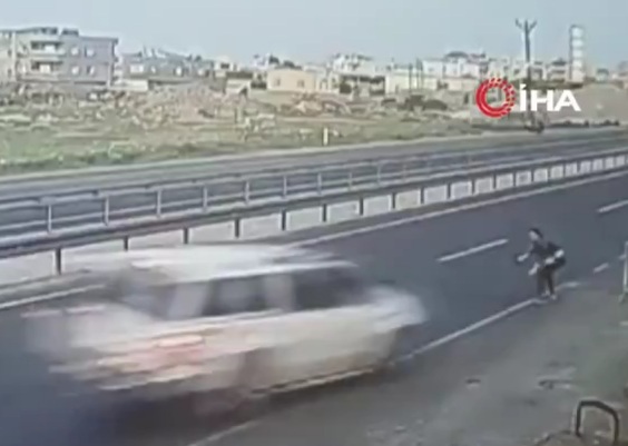 WELL DESERVED!!! Criminal crashed dead trying to stopping car 