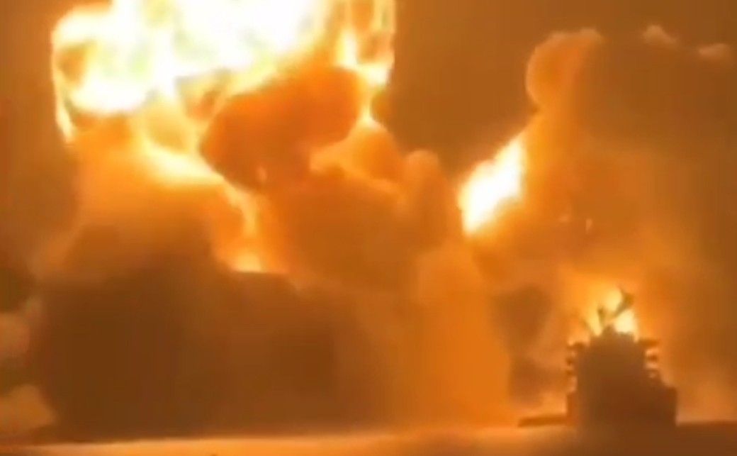 Fishing port under air attack