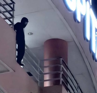  Mentally Ill Man Jumps to His Death from Hospital After Two-Hour Negotiation Fails