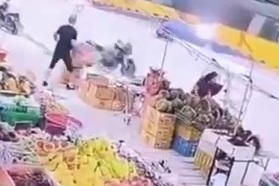 [FINAL DESTINATION] BIKER LOST CONTROL KILL FEMALE MARKET COSTUMER 