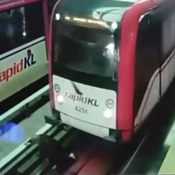 Taiwanese Man Dies After Falling Onto LRT Tracks