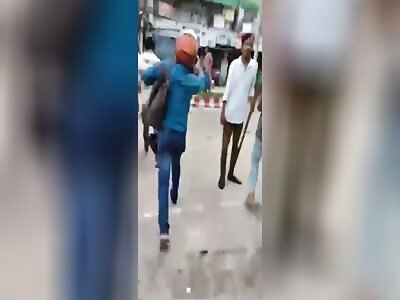 Bangladesh students beat up a school threat