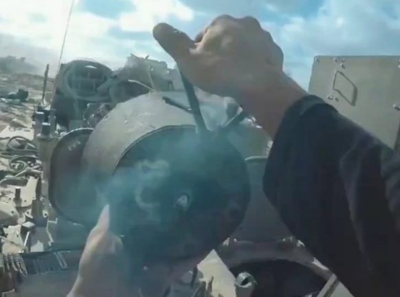 [Gopro ] Qassami Fighters blowing Mirkava Tank Full of Soldiers 