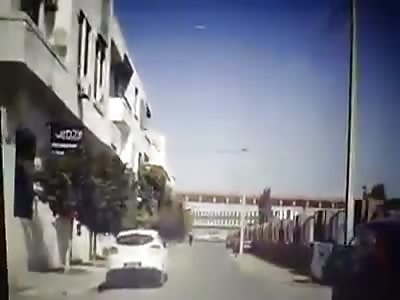 Girl escape from certain death under the wheels of the train tunisia.. Witness the moment the train car collision 