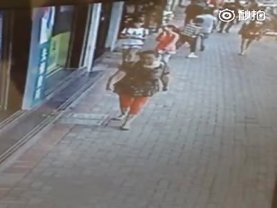  July 2 in the afternoon , billboards Enshi Icheon fall, hit bystanders