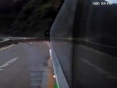 1 minutes before the collapse of the mountain