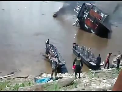 Peruvian Ship Sinks off the Coast