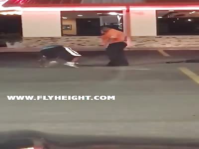 Female Whataburger Employee Delivers Beatdown on a Man