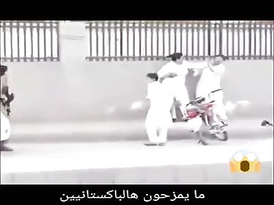 pakistani boy shot with m12 for help his father