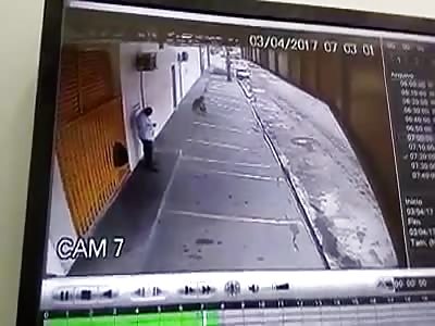 Armed citizen waited for the thugs to turn their backs and dropped the STEEL