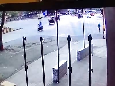 CCTV bus & Car Accident at Vashi, 7 Injured