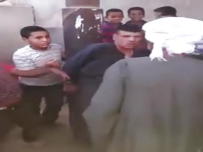 Thief tied to a pole receives hard beating 