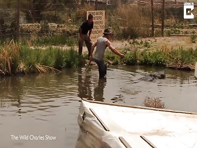 Alligator Almost Bites Off Livestreamer's Hand