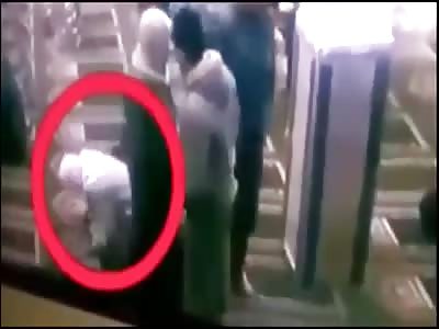 MAN DIES WHILE PRAYING IN MOSQUE
