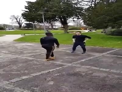 Teen uses MMA techniques to make his opponent tap