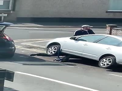 Brazen daylight theft, even blocking the road