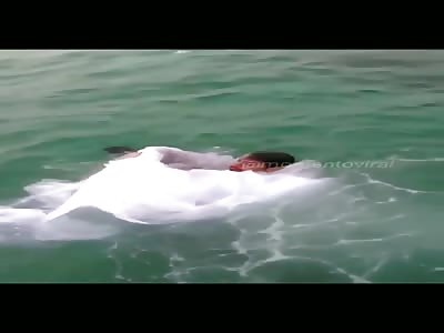 bride nearly died drowned after diving with here wedding dress 