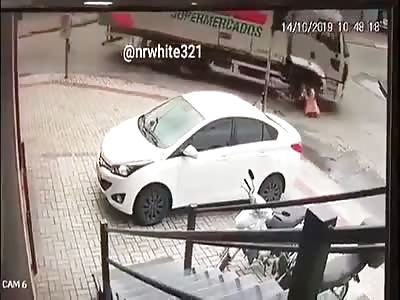 [CLO CLOSE CALL] One lucky cyclist