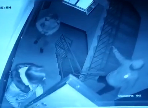 Attempt to Steal Girl's Phone Ends Badly