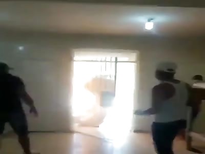 prisoners making shanks as they prepare to fight their way out 2