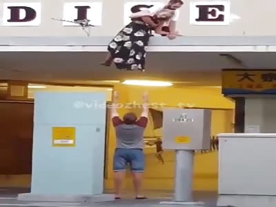 LOL: Drunk Couple Fall