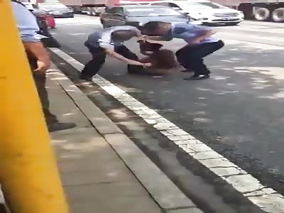 Crazy  Chinese woman take off her clothes to resist arrest 