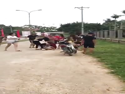 Massive fight of many Chinese prostitute 