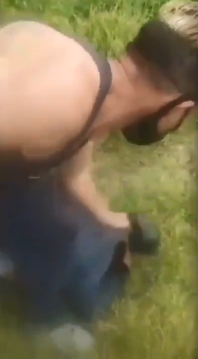 Colombian Community Torture Thieves with Electroshock 