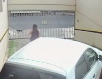 Stupid Woman Driver Forget the Handbrake.