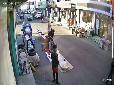 Stupid Chinese worker cause the explosion of some Chinese machine 